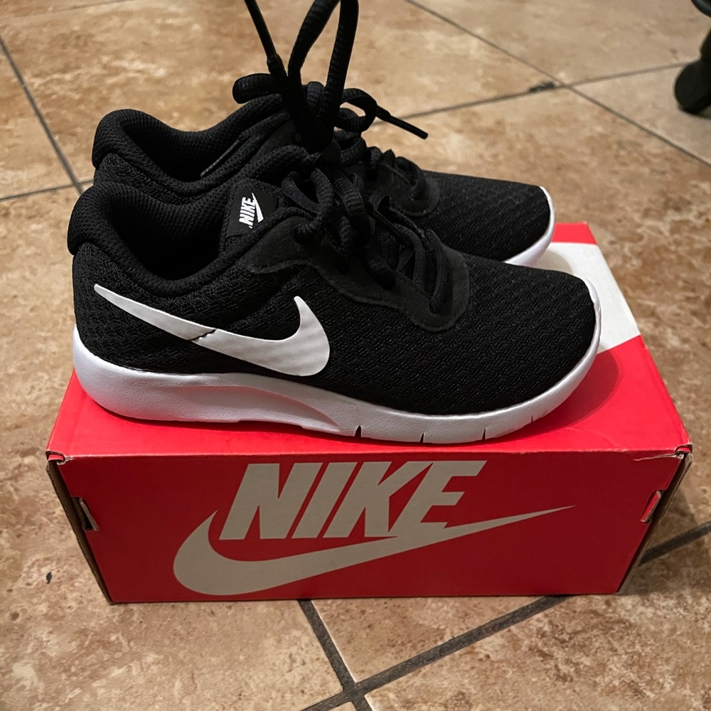Unisex kids Nike Tanjun Shoes Size 12c